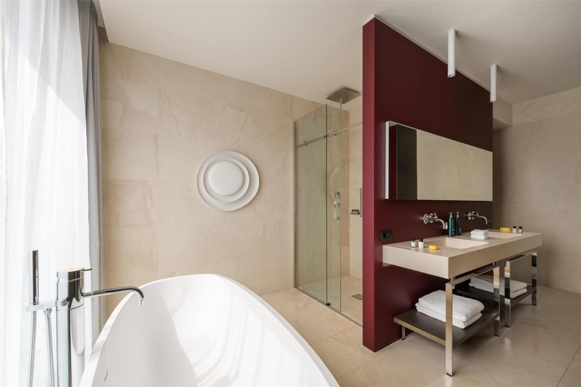 Hilton Hotel 4*
