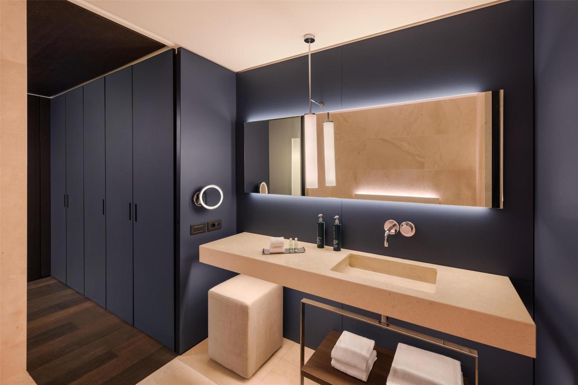 Hilton Hotel 4*